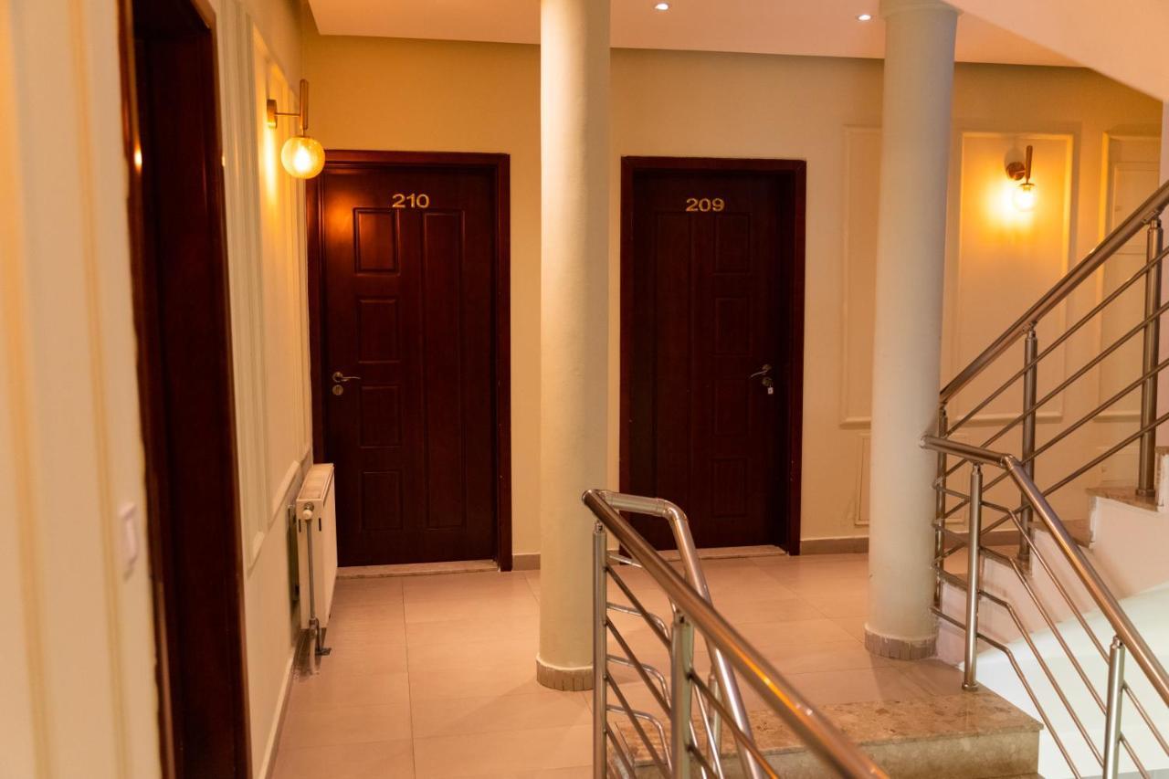 Hotel United Priștina Exterior foto